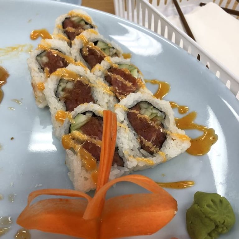 Delicious Tuna Roll Experience