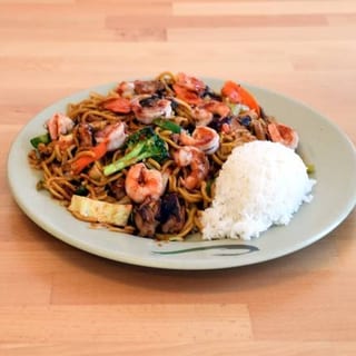 Yakisoba Chicken, Shrimp and Beef